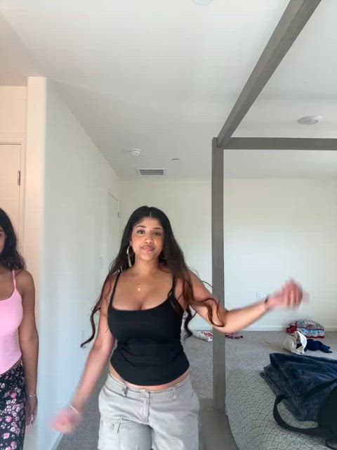 Cute sisters with some good genetics OMFG😩🤤