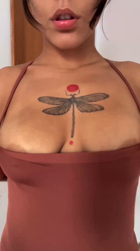 Sentindo meus peitos