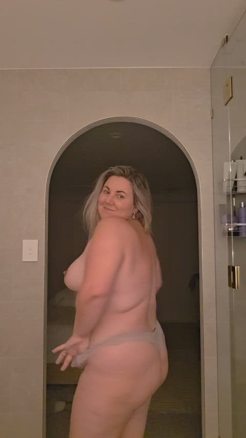 chubby 35yo milf here... am i attractive to men?