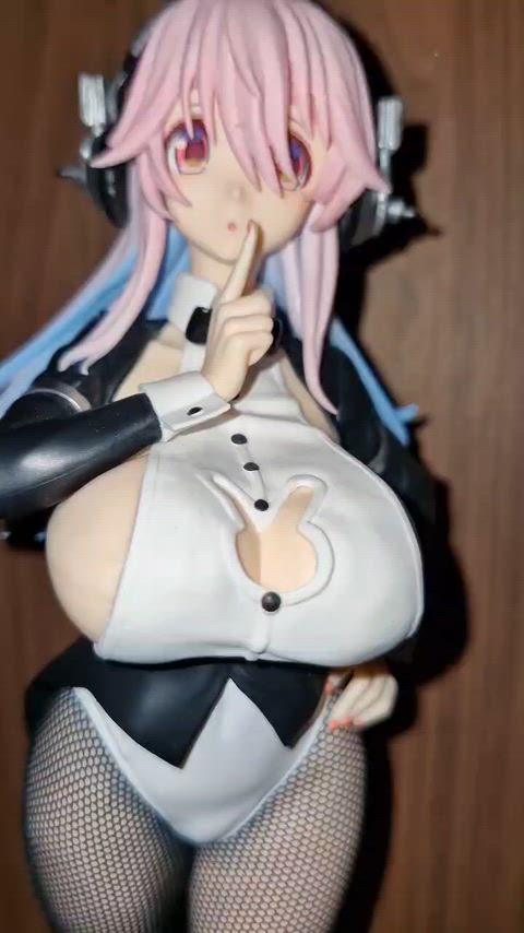 Bunny Sonico sof
