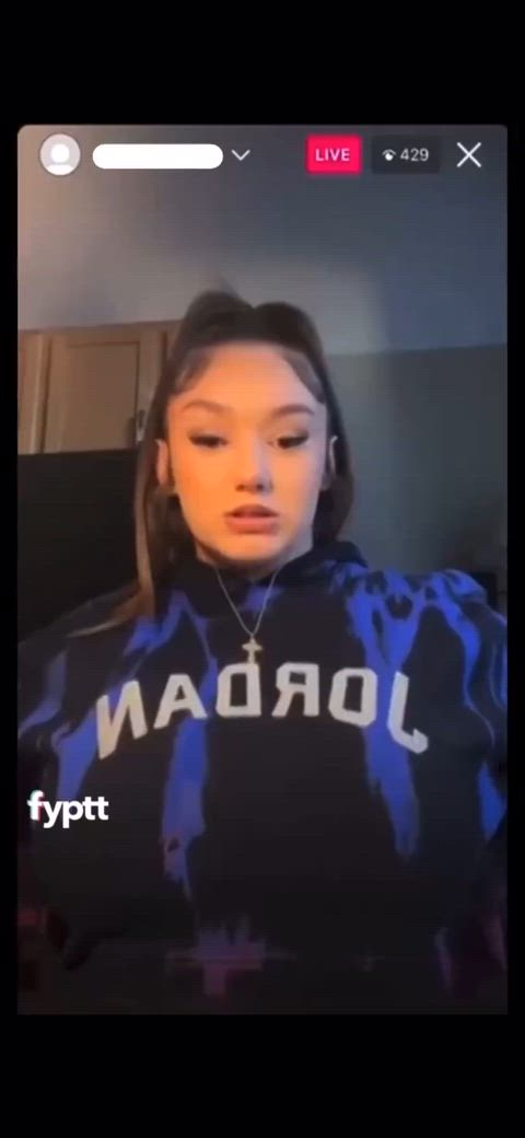 Need to find these girls this vid lives rent free in my head and I need more of them