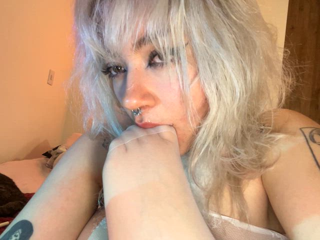 Sucking on my petite teen feet