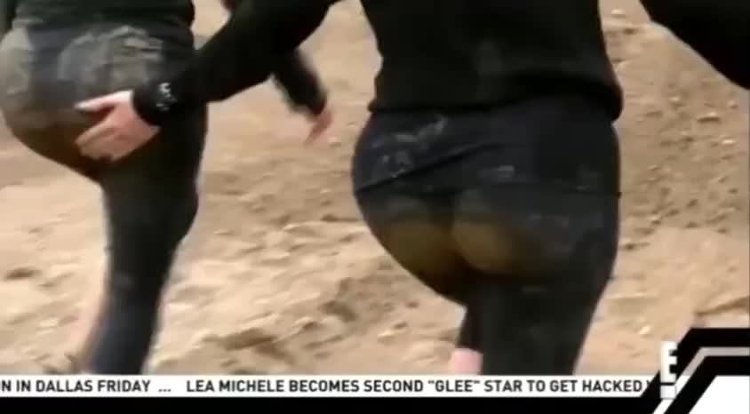 khloe trying to grab kims fat ass