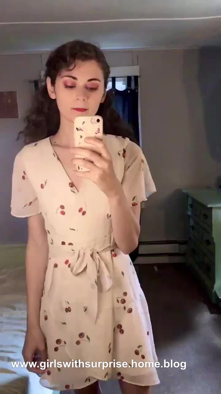 Jelly Donut undresses for you