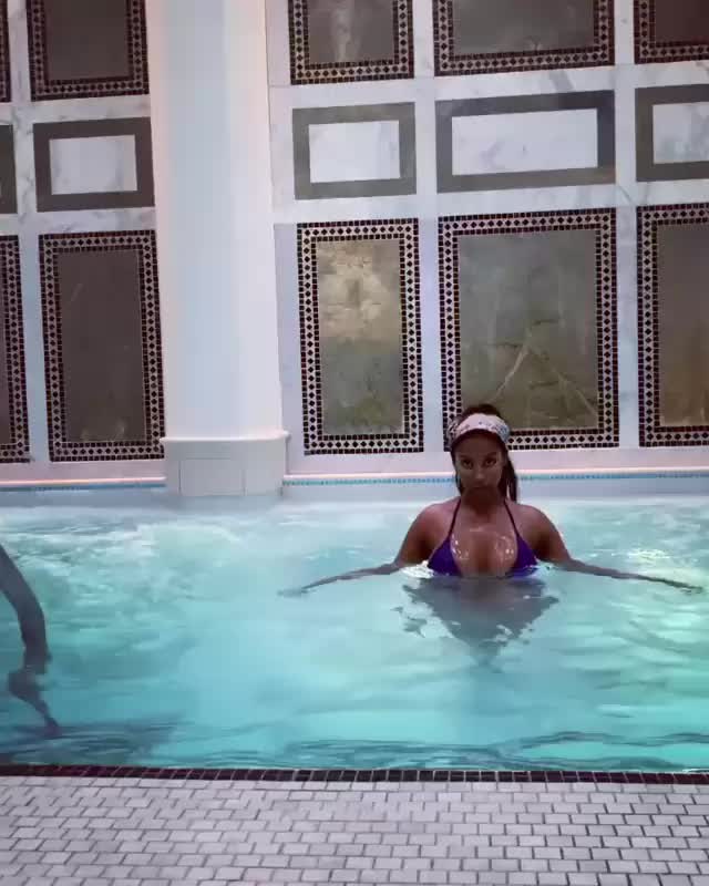 A goddess . Who is she tho ?