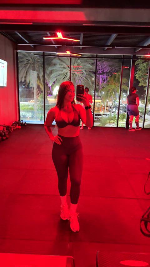 I just love being tease at the gym