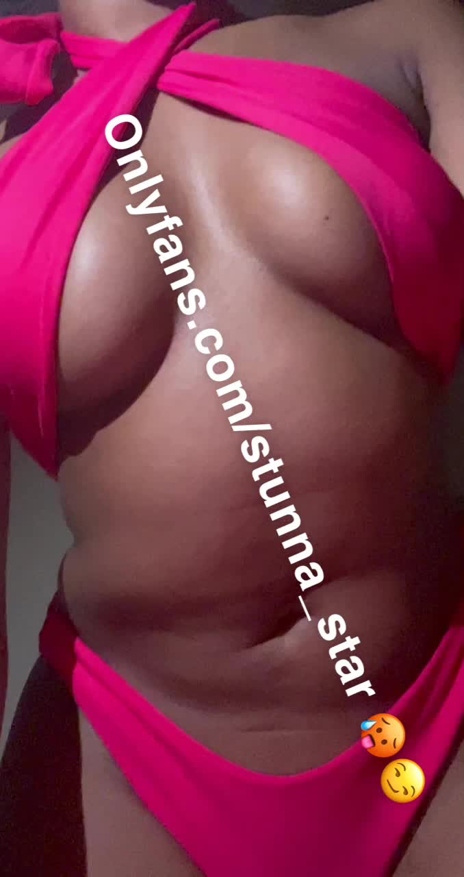 😋 Would you let me become your favorite e-thot? 🎥 if so, check the comments 😏
