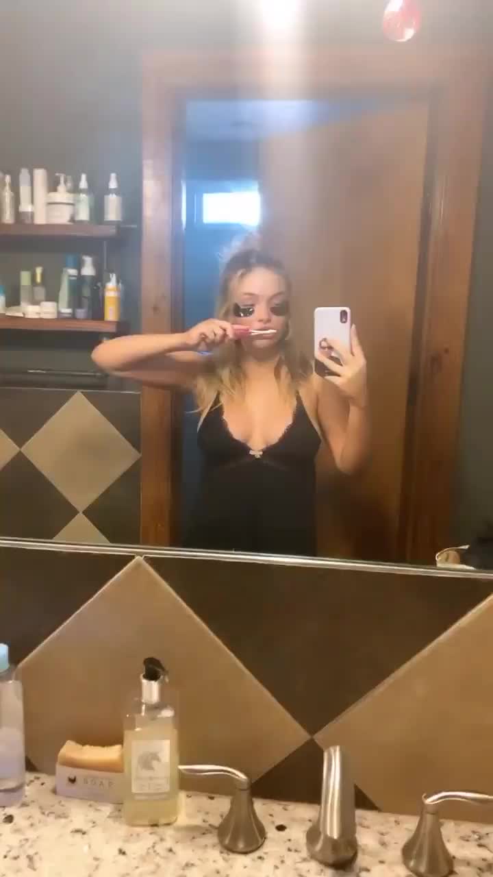 Natalie Alyn Lind