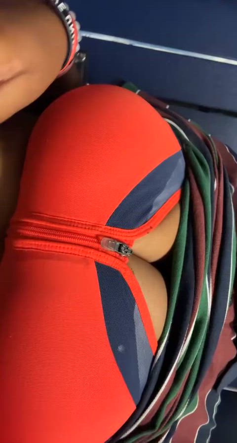 teen titty drop at school 😩 (18+)