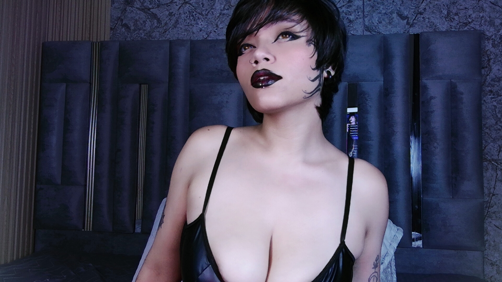 Curvy tits emo goth