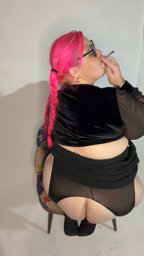Someone’s fat ass gf ;)