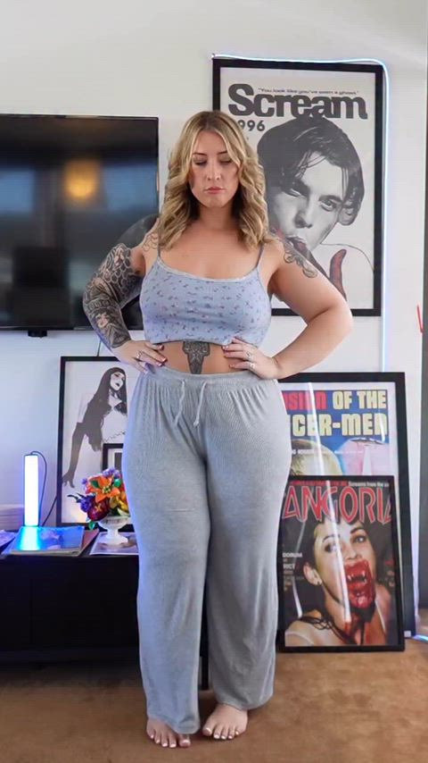 Thick baddie getting ready for the day