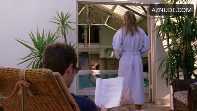 Scene from Entourage 1x05 (2004). The girl seen from the back is Beau Garrett, seen in The Good Doctor S1 only.