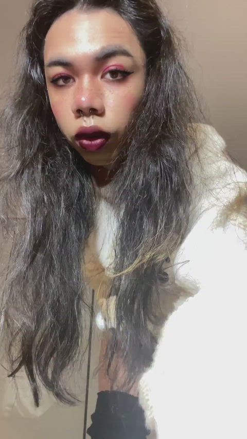 I love it when gazes hang around just a bit too long.