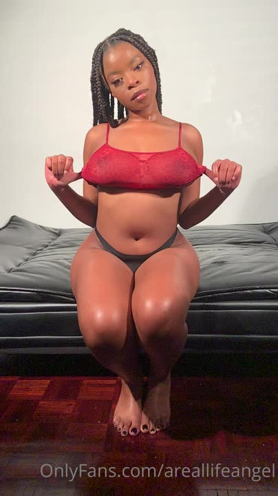 Check link in comments for her content🔥👇🏽💦