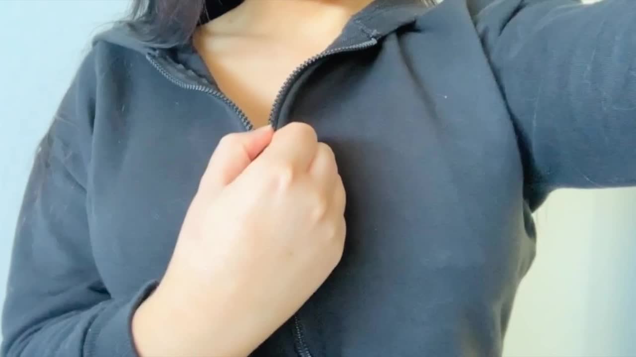 Unzip reveal of my big tits 🙈💦