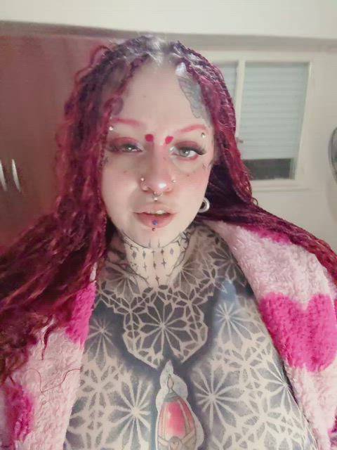 Have you ever seen a chubby girl with a goth/alt style?