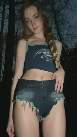 Being alone in the woods as it’s getting dark made me very horny
