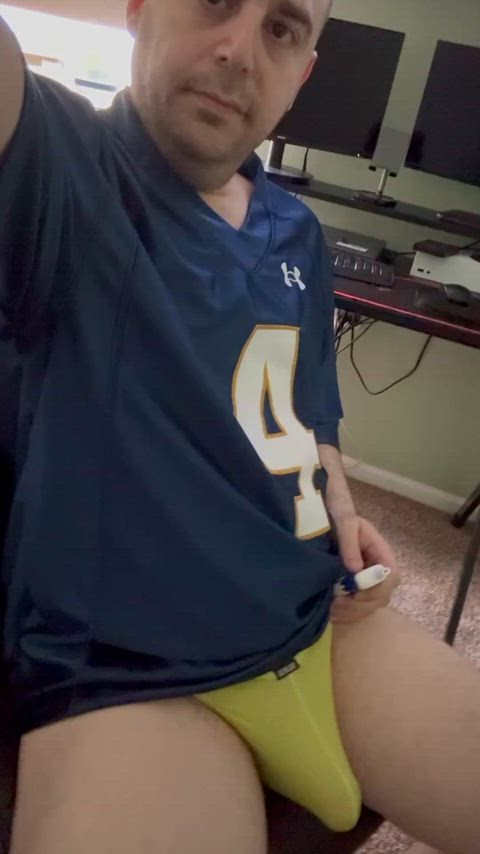 Having some thc leaf before cheering on my 4-leaf Irish!! Go Dame!