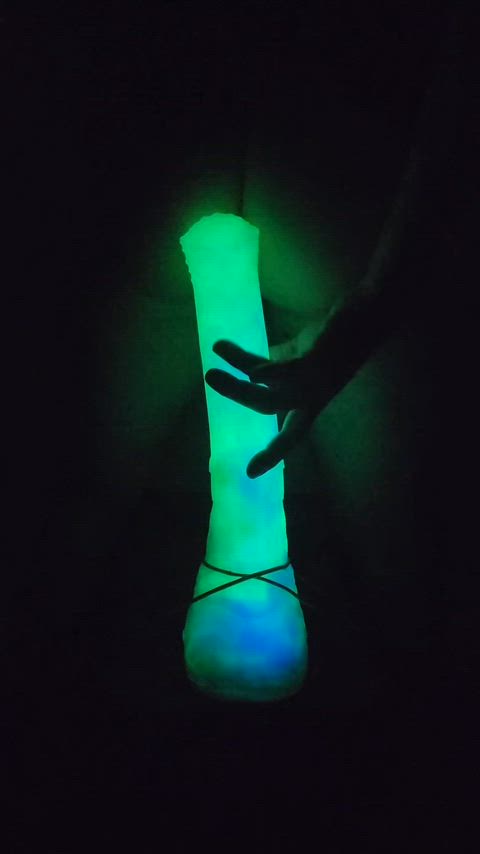 Glowing unicorn cock feels just right balls deep in [m]y hole (L Vector - BD)