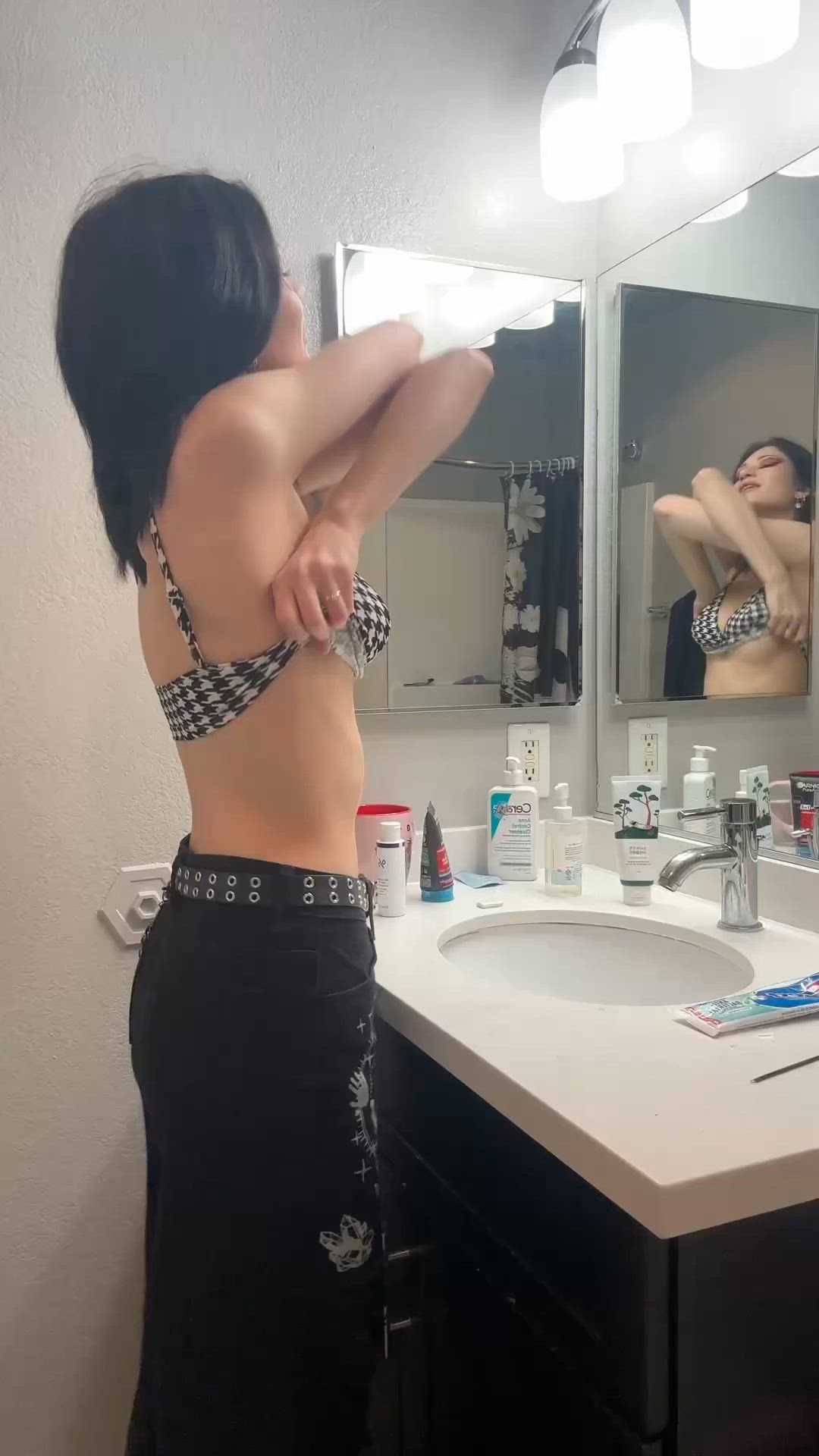 OnlyFans, Teen, Tits, goth-girls, natural-tits, retrousse-tits-upward-pointing-tits