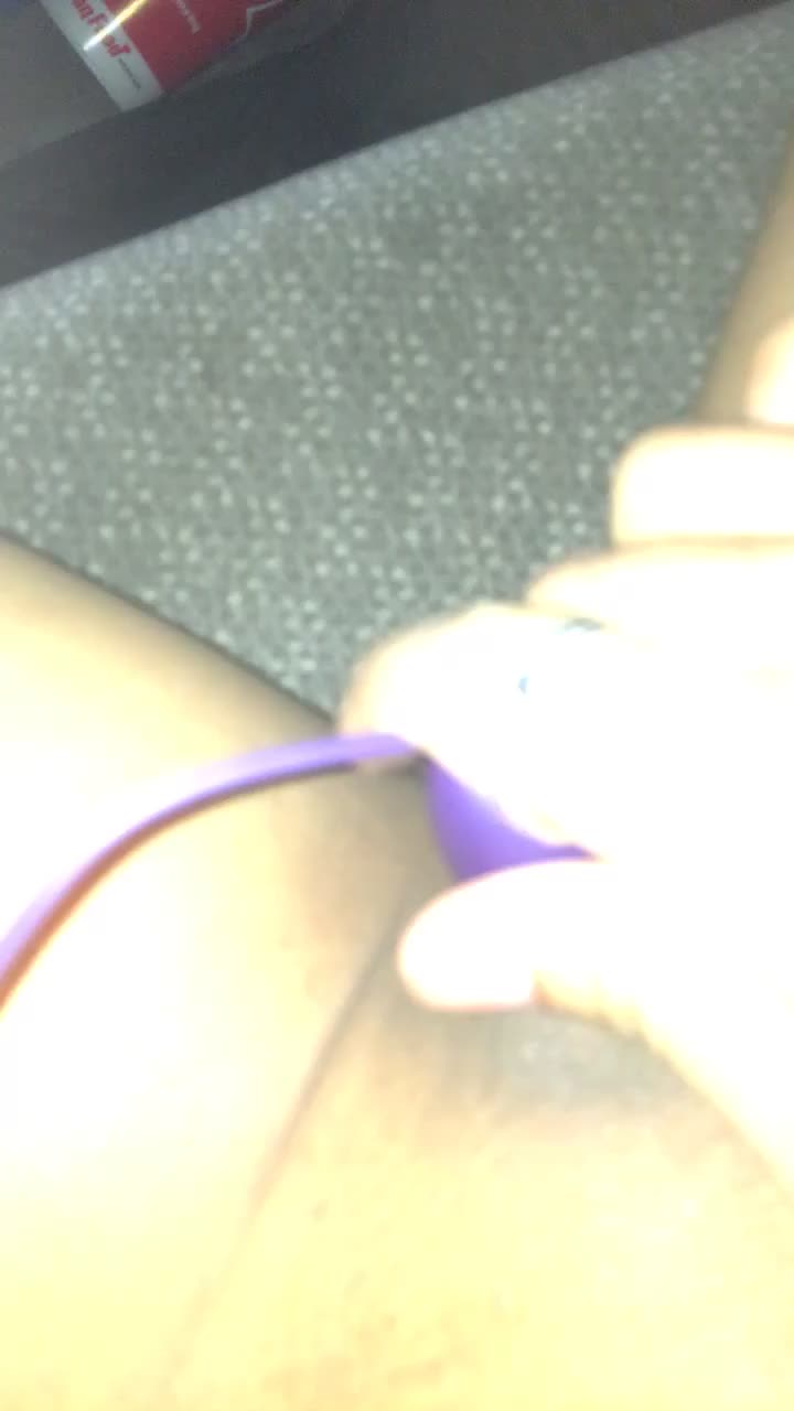 A little fun in the car 🙈 sound on to hear my moans!