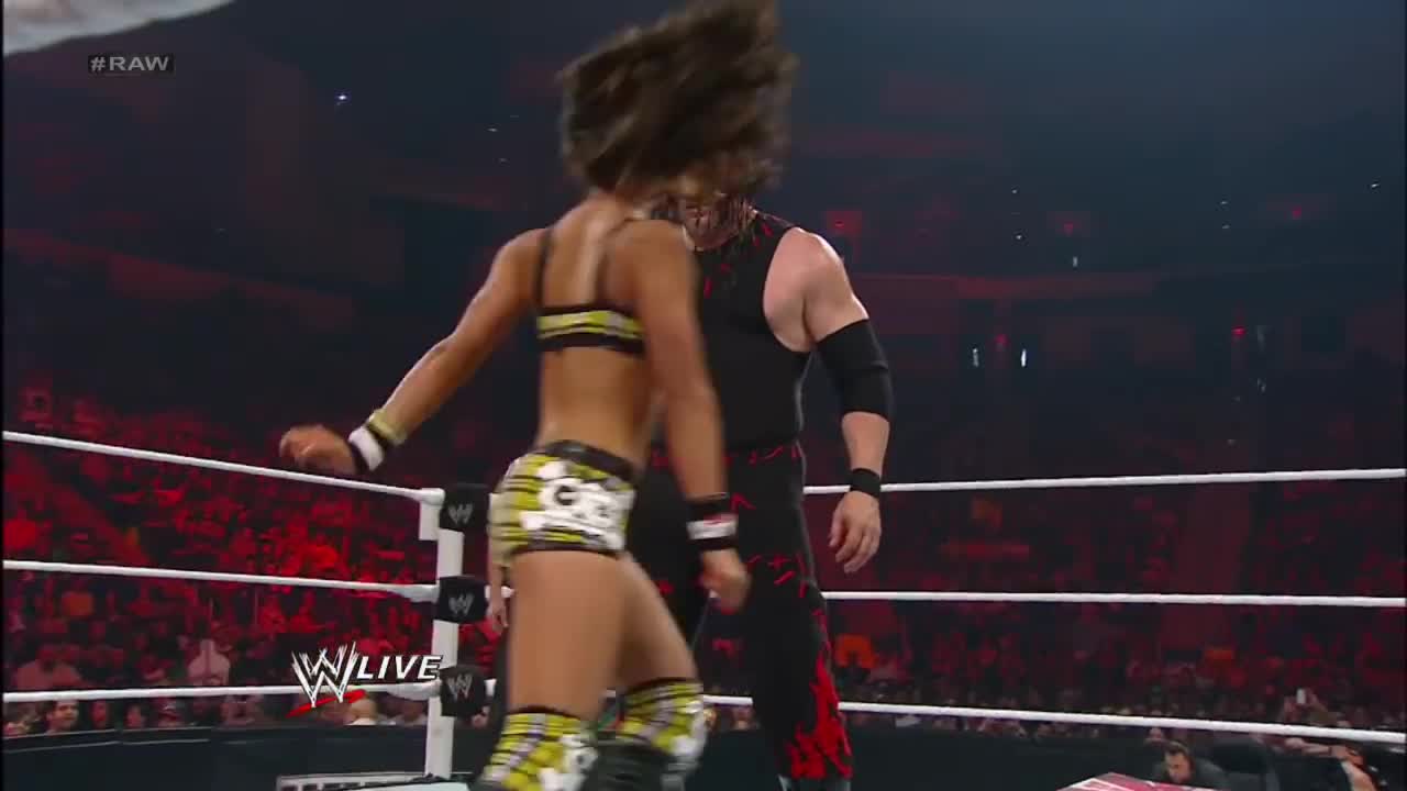AJ Lee kisses Kane