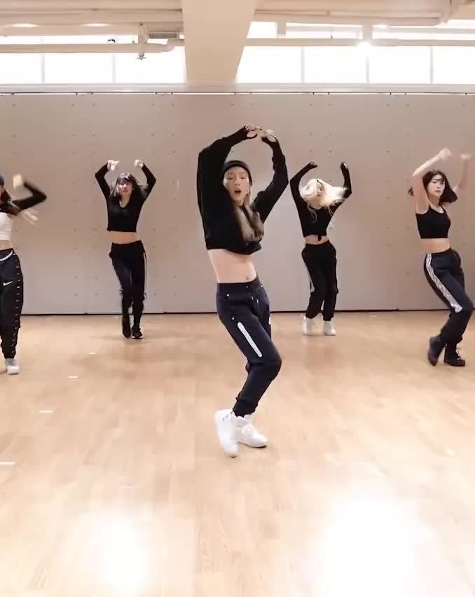 Taeyeon - Milky Tummy