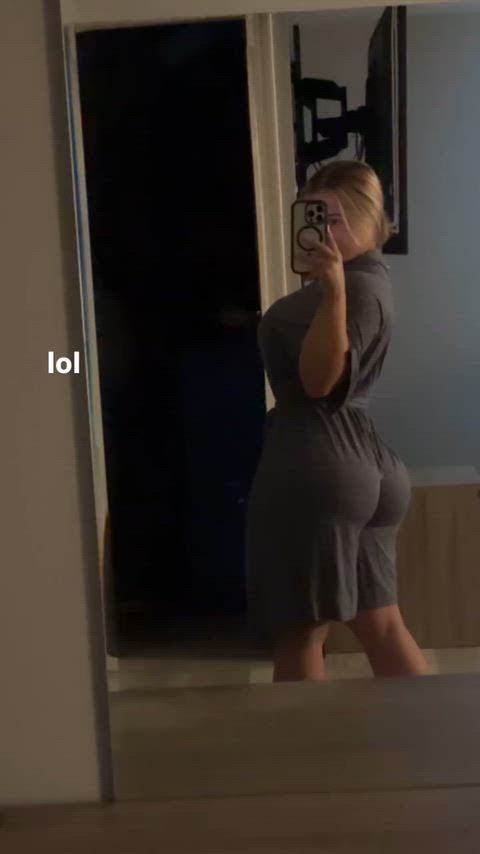 Cheeked up in her Robe 🍑