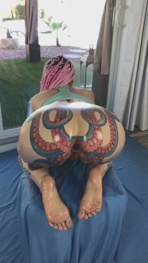 He spent the entire day gapping my butt & watching his cum dribble out over and over again.