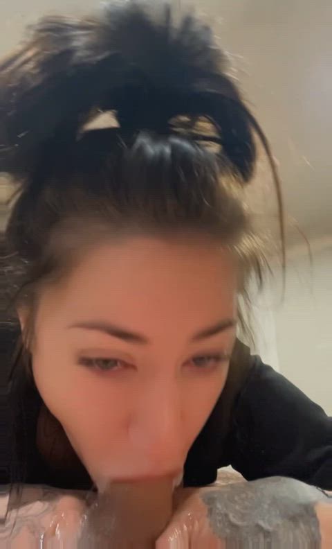 Just taking my morning vitamins before my run 🏃‍♀️ like a good girl 🤤