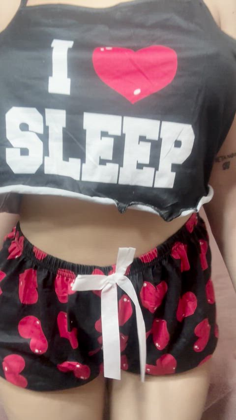 busty schoolgirl latinas knows how to make u horny [reveal]