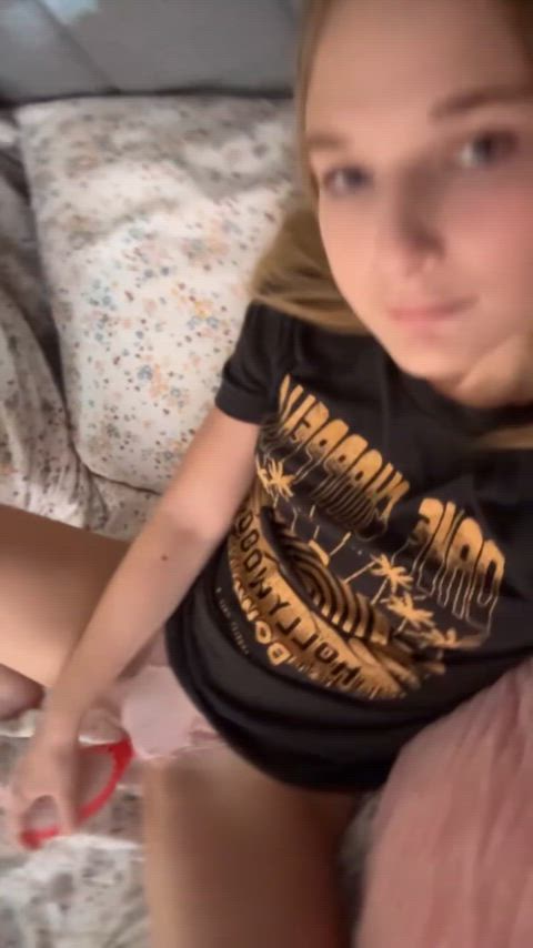 I was so horny in bed so I pulled my panties to the side and started playing! 🤪