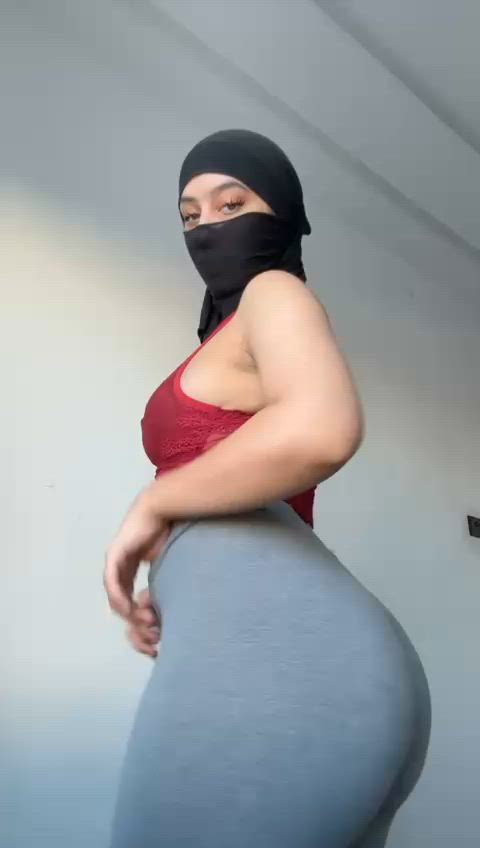 Thick middle eastern woman