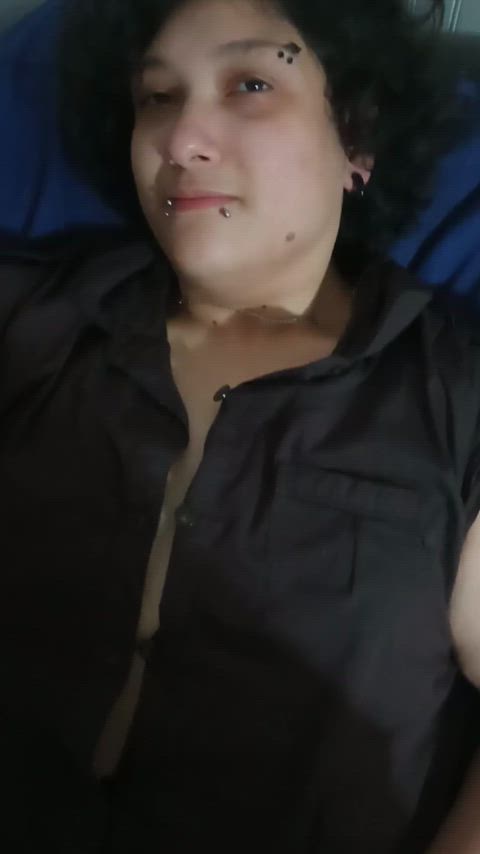 32, female, autistic with mental illnesses, herniated lumbar disc, stenosis and deg-disc-disease, i spend a lot of time laying down but still enjoy myself :p
