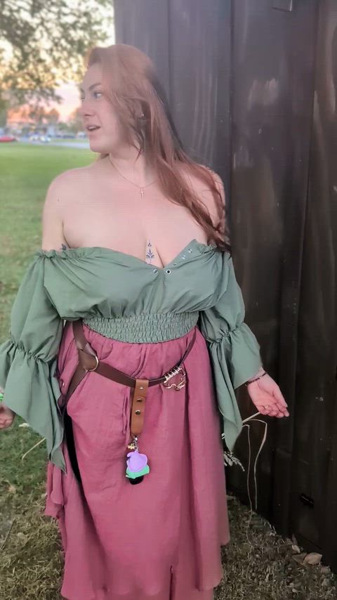 The bounciest maiden at the Ren Faire