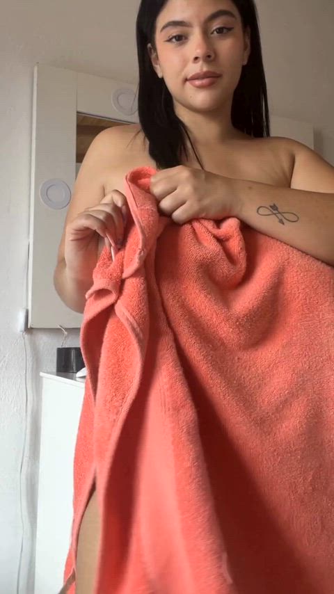 me as a bigg package.. u gonna claim me? 🤭