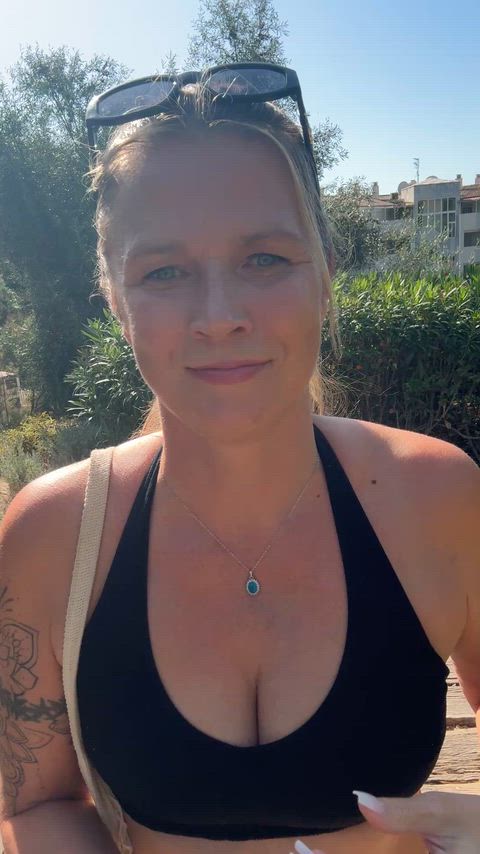 Letting my old boobs out so they breath some fresh air