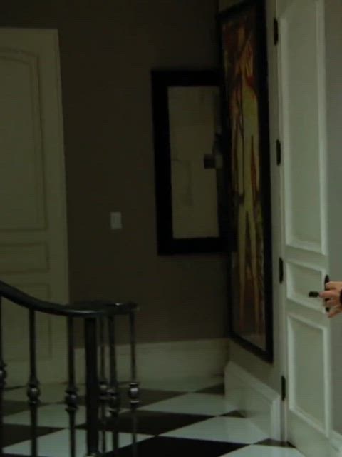 Kim's fat ass in S9