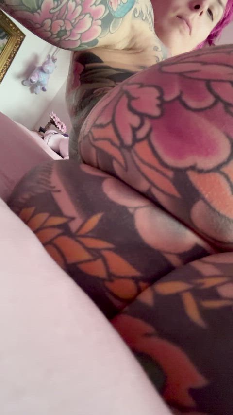 it’s punk girl breeding season