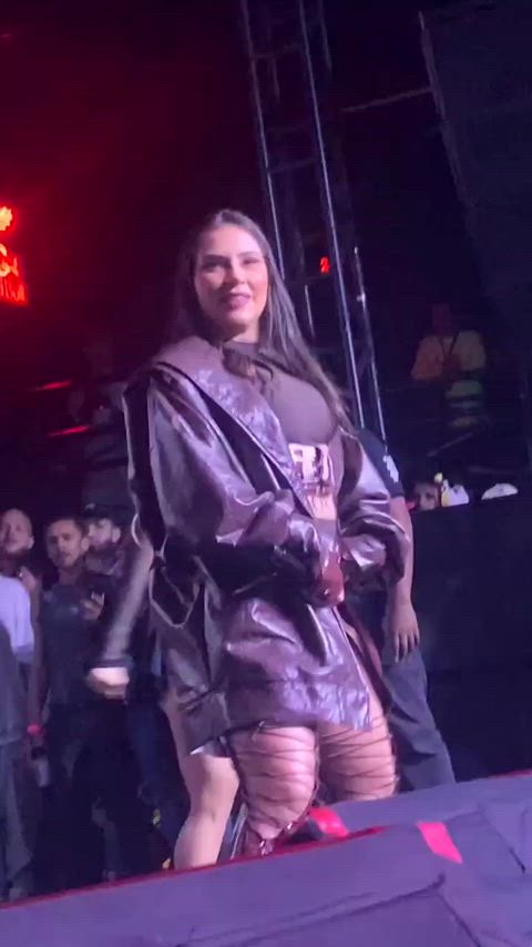 Tainá Costa (@taina)