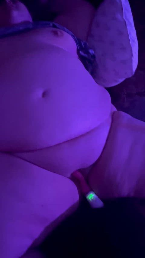 Cum on this bbw belly 