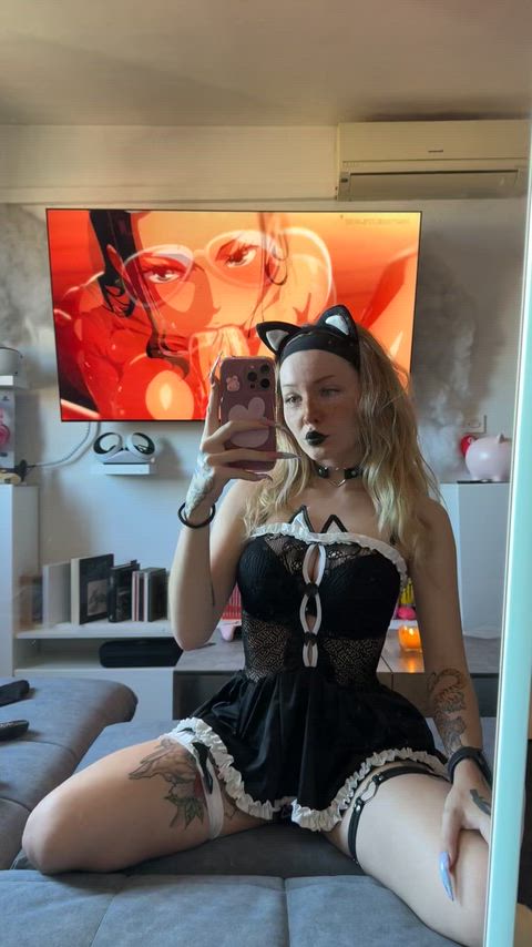 I need someone that will make my cat purrr