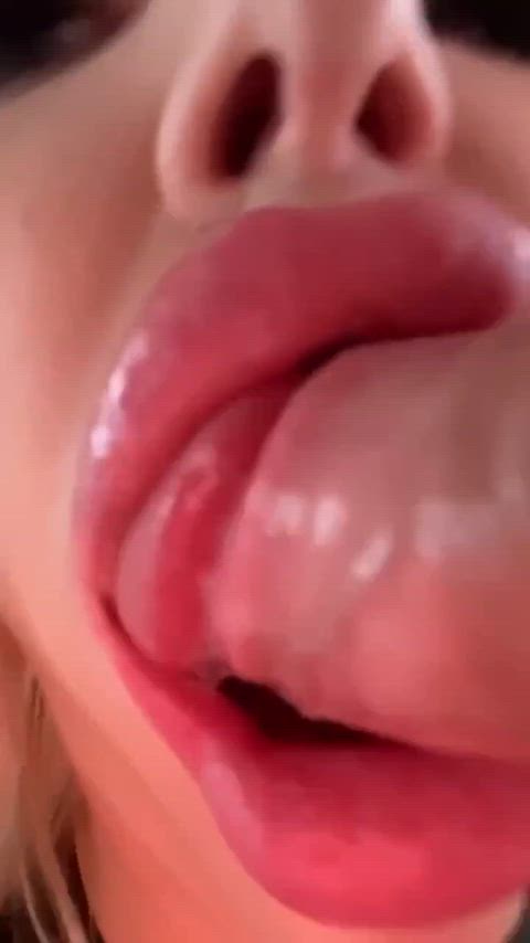 Cumming on her fat slut lips