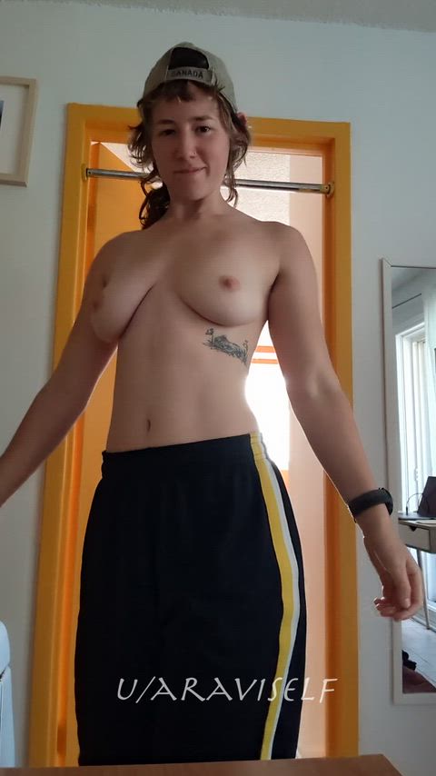 How a topless tomboy shows off