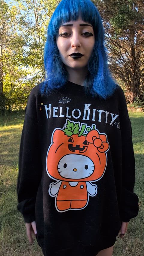 Goth girls love hello kitty