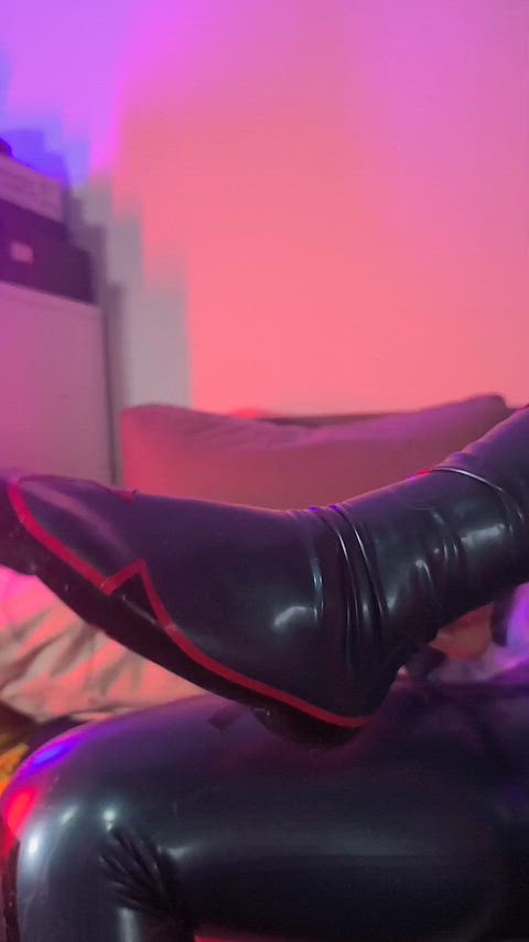 Latex Rei Ayanami Showing her sweaty Feets (by ne0nixx)