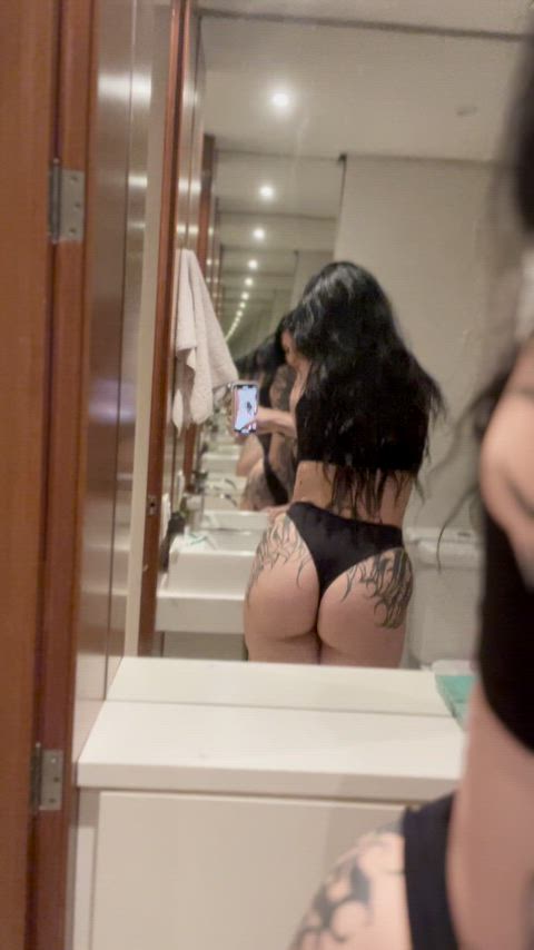 let me sit my big tattooed ass on ur face daddy