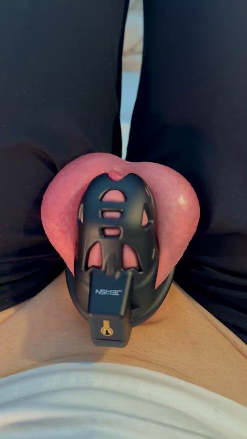 First handsfree orgasm in chastity