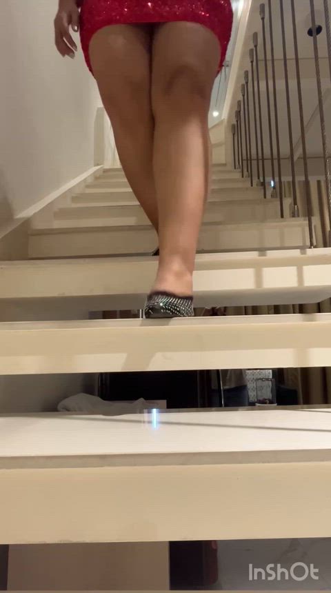 Cowgirl in slutty 👠! If daddy gets you that kinda dress , be ready for bumpy ride 🍑